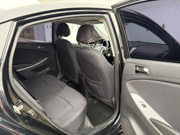 2013 Hyundai Solaris I, чёрный, 750000 рублей - вид 7