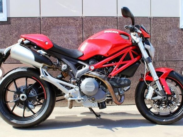 2011 Ducati Monster 796, красный - вид 1