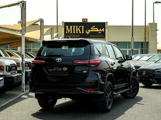 2025 Toyota Fortuner II Рестайлинг, чёрный, 6762916 рублей, вид 3