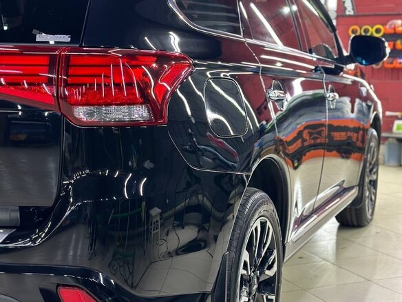 2015 Mitsubishi Outlander PHEV III Рестайлинг 2, чёрный, 2500000 рублей - вид 3