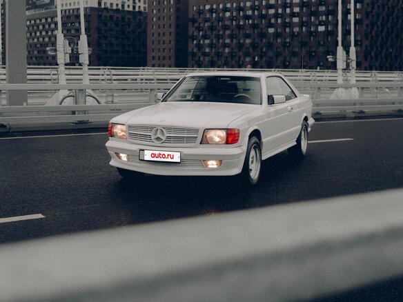 1985 Mercedes-Benz S-Класс 500 II (W126), белый, 7700000 рублей - вид 1