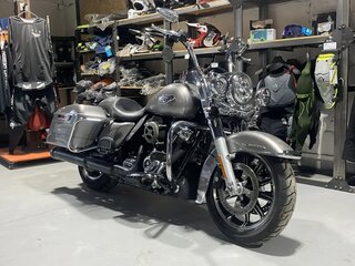 2017 Harley-Davidson Road King, серебристый, 1630000 рублей, вид 1