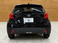2021 Toyota Yaris IV, чёрный, 1140000 рублей - вид 3