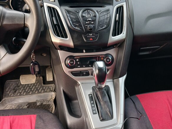 2011 Ford Focus III, красный, 860000 рублей - вид 11