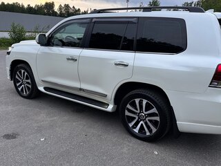 2018 Toyota Land Cruiser 200 Series Рестайлинг 2, белый, 8099000 рублей, вид 3