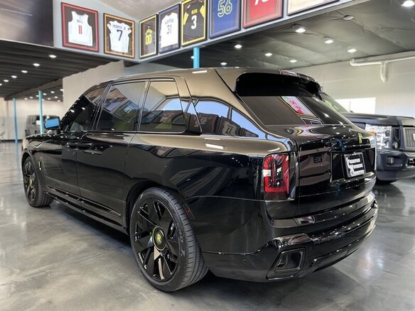 2025 Rolls-Royce Cullinan Black Badge I Рестайлинг (Series II), чёрный, 55018311 рублей - вид 5