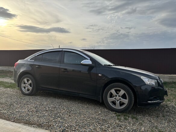 2011 Chevrolet Cruze I, чёрный, 700000 рублей - вид 12