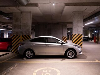 2017 Hyundai Solaris II, серебристый, 1400000 рублей, вид 2