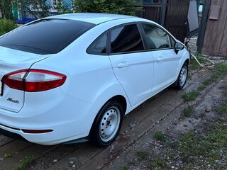 2016 Ford Fiesta Mk6 Рестайлинг, белый, 650000 рублей, вид 5