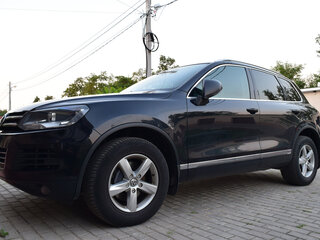 2011 Volkswagen Touareg II, чёрный, 2600000 рублей, вид 3