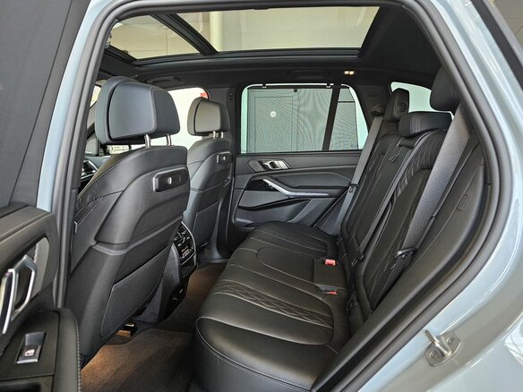 2025 BMW X5 40i IV (G05/G18) Рестайлинг, серый - вид 15