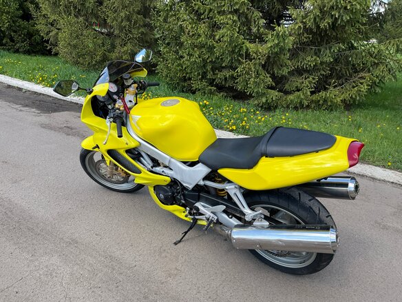 2001 Honda VTR 1000, жёлтый, 345000 рублей - вид 2