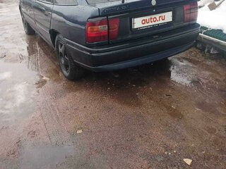 1995 Opel Vectra KAT A, зелёный, 70000 рублей, вид 3