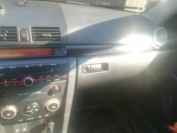 2004 Mazda 3 I (BK), бежевый, 550000 рублей - вид 9