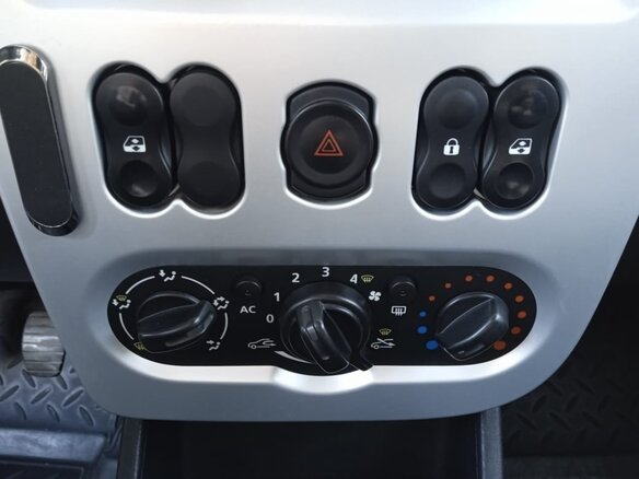 2013 Renault Logan I Рестайлинг, белый, 610000 рублей - вид 25