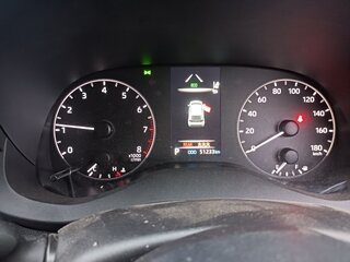 2022 Toyota Yaris IV, белый, 1540000 рублей, вид 2