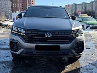 2022 Volkswagen Touareg III, чёрный, 8350000 рублей, вид 2