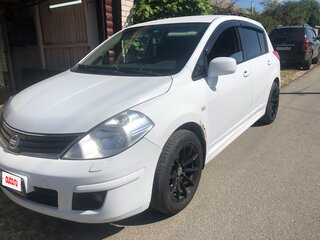 2013 Nissan Tiida I Рестайлинг, белый, 820000 рублей, вид 2