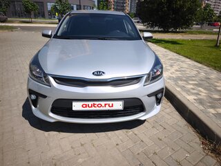 2019 Kia Rio IV, серебристый, 1300000 рублей, вид 1