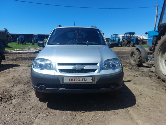2013 Chevrolet Niva I Рестайлинг, серебристый, 710000 рублей