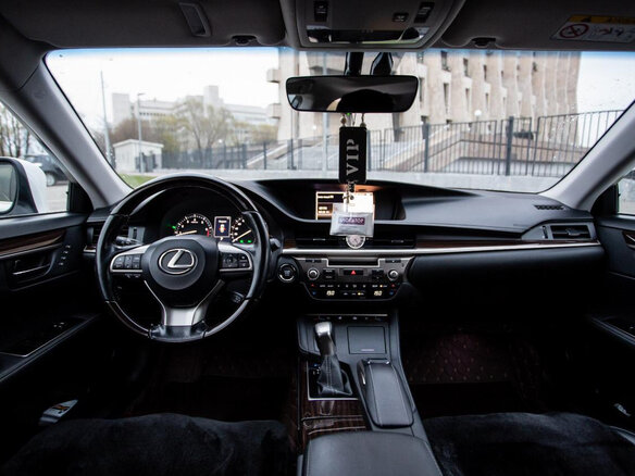 2016 Lexus ES 250 VI Рестайлинг, белый, 3100000 рублей - вид 10