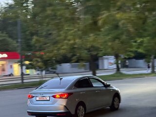 2021 Hyundai Solaris II Рестайлинг, серебристый, 2000000 рублей, вид 4