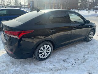 2019 Hyundai Solaris II, чёрный, 1550000 рублей, вид 3