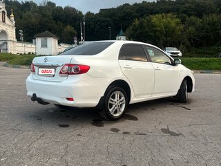 2013 Toyota Corolla X (E140, E150) Рестайлинг, белый, 850000 рублей, вид 4