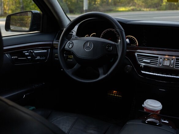 2007 Mercedes-Benz S-Класс 550 V (W221), красный, 2150000 рублей - вид 8