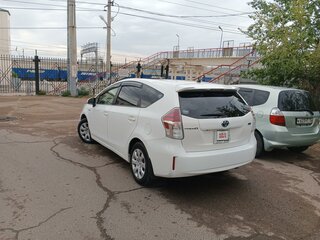 2015 Toyota Prius Alpha I (ZVW40/41) Рестайлинг, белый, 1250000 рублей, вид 3