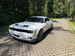 2017 Dodge Challenger III Рестайлинг 2, белый, 3290000 рублей, вид 1