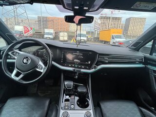 2020 Volkswagen Touareg III, чёрный, 5200000 рублей, вид 2