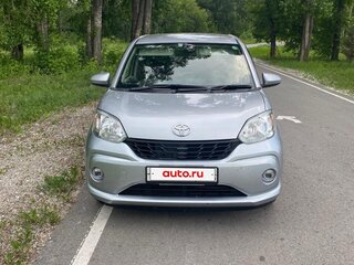 2017 Toyota Passo III, серебристый, 945000 рублей, вид 3