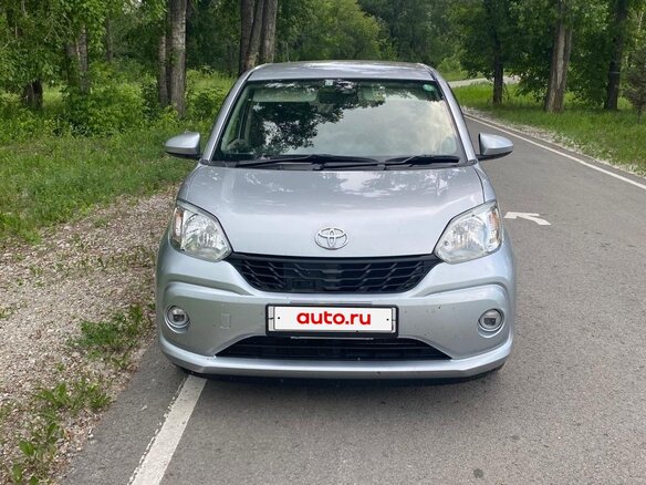 2017 Toyota Passo III, серебристый, 945000 рублей - вид 2