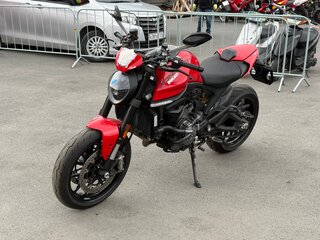 2021 Ducati Monster 937, красный, 970000 рублей, вид 2