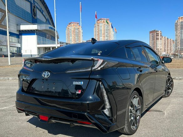 2019 Toyota Prius PHV ZVW52 IV (XW50), чёрный, 2400000 рублей - вид 3