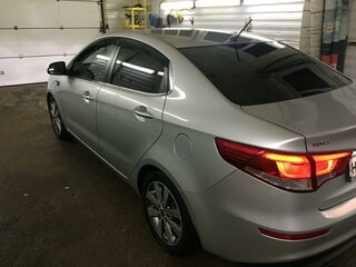 2015 Kia Rio III Рестайлинг, серебристый, 1450000 рублей, вид 4