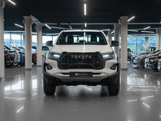 2025 Toyota Hilux VIII Рестайлинг 2, белый, 7400000 рублей, вид 3