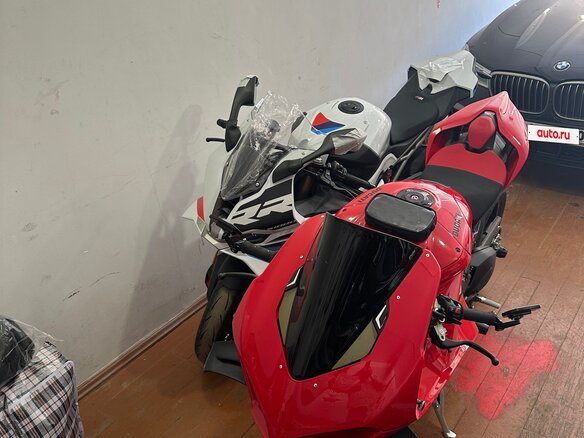 2023 Ducati Panigale V4, красный, 3199999 рублей - вид 1