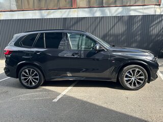 2022 BMW X5 30d IV (G05/G18), чёрный, 8990000 рублей, вид 2