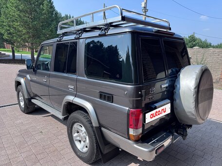 2013 Toyota Land Cruiser 76 70 Series Рестайлинг 1, серый, 3990000 рублей, вид 5