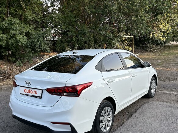 2017 Hyundai Solaris II, белый, 1270000 рублей - вид 3