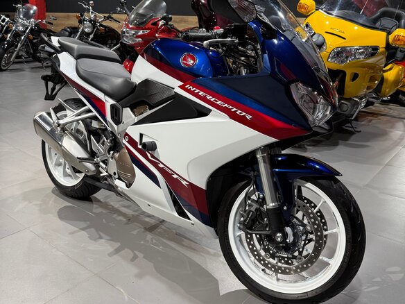 2022 Honda VFR 800, синий - вид 15