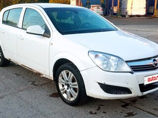 2011 Opel Astra H Рестайлинг, белый, 330900 рублей, вид 3