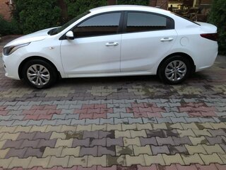 2017 Kia Rio IV, белый, 1080000 рублей, вид 4