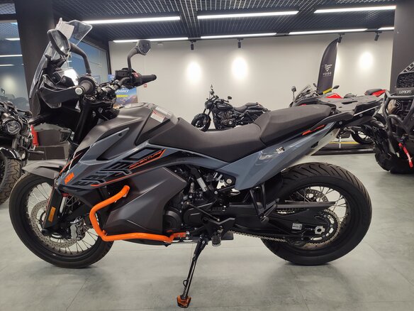 2022 KTM 890 Adventure, серый, 1099000 рублей - вид 1