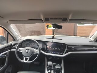 2021 Volkswagen Touareg III, чёрный, 6200000 рублей, вид 4