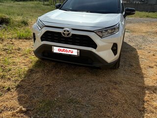 2021 Toyota RAV4 V (XA50), белый, 3850000 рублей, вид 1