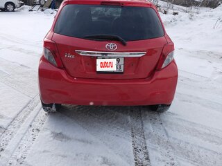 2011 Toyota Vitz III (XP130), красный, 650000 рублей, вид 5