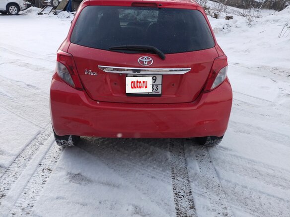2011 Toyota Vitz III (XP130), красный, 650000 рублей - вид 4